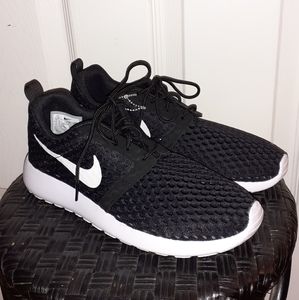 Black & White Nike Tennis Shoes